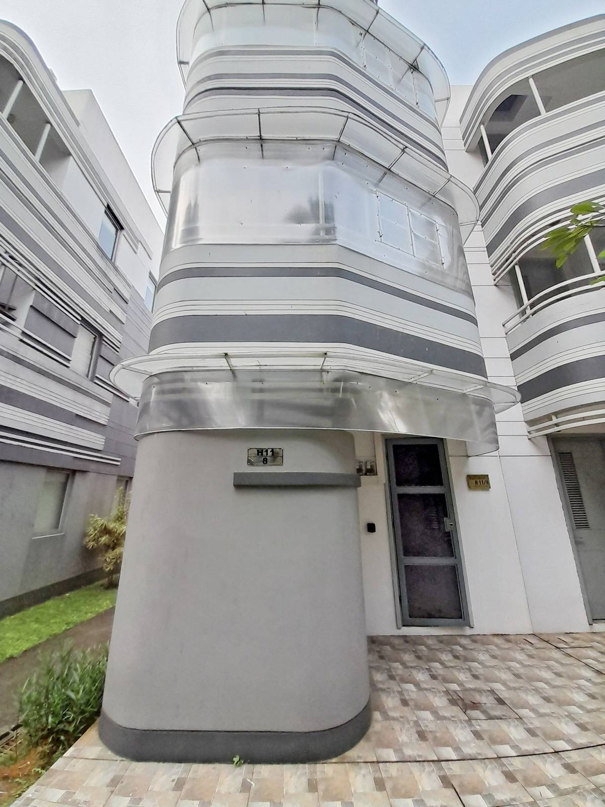 https://images.rukita.co/buildings/building/de4621a5-255.jpg
