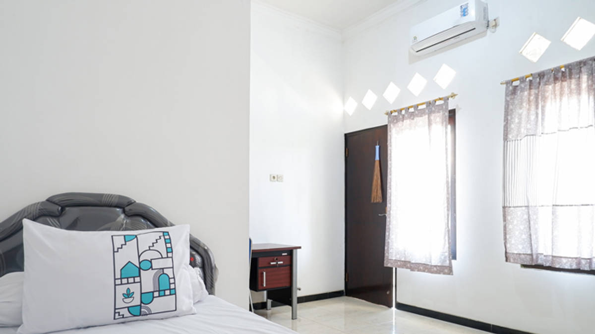 https://images.rukita.co/buildings/building/dee7bcad-ebd.jpg