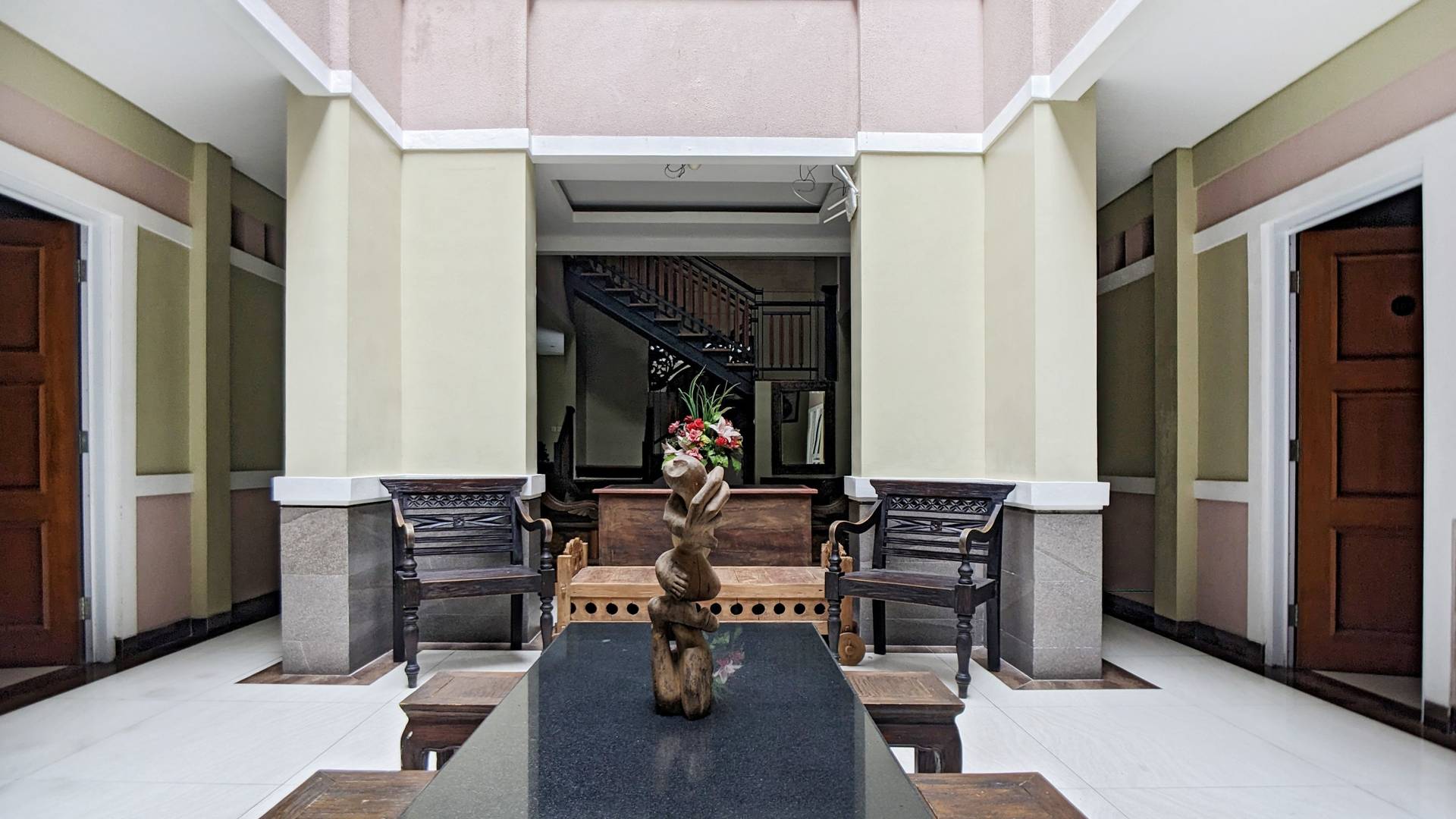 https://images.rukita.co/buildings/building/df2a6756-fde.jpg