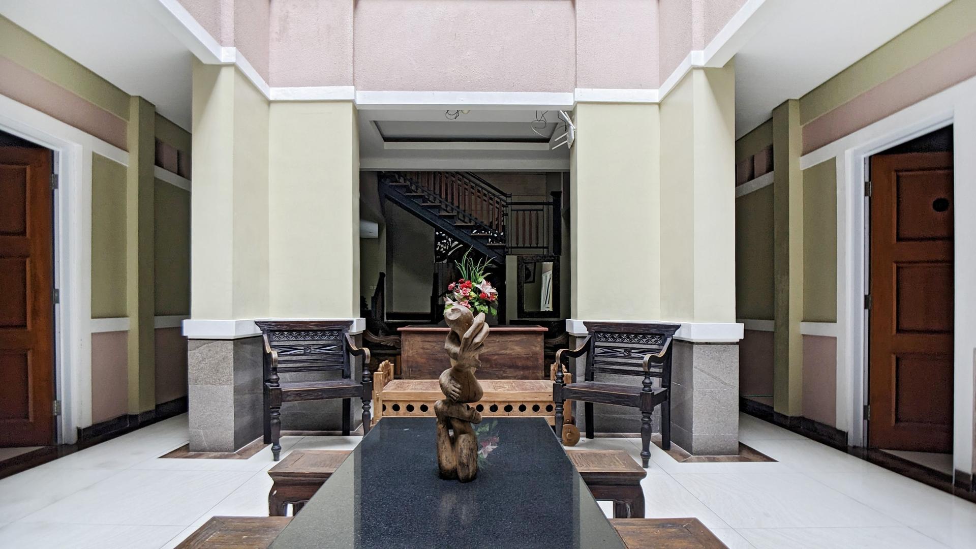 https://images.rukita.co/buildings/building/df2a6756-fde.jpg