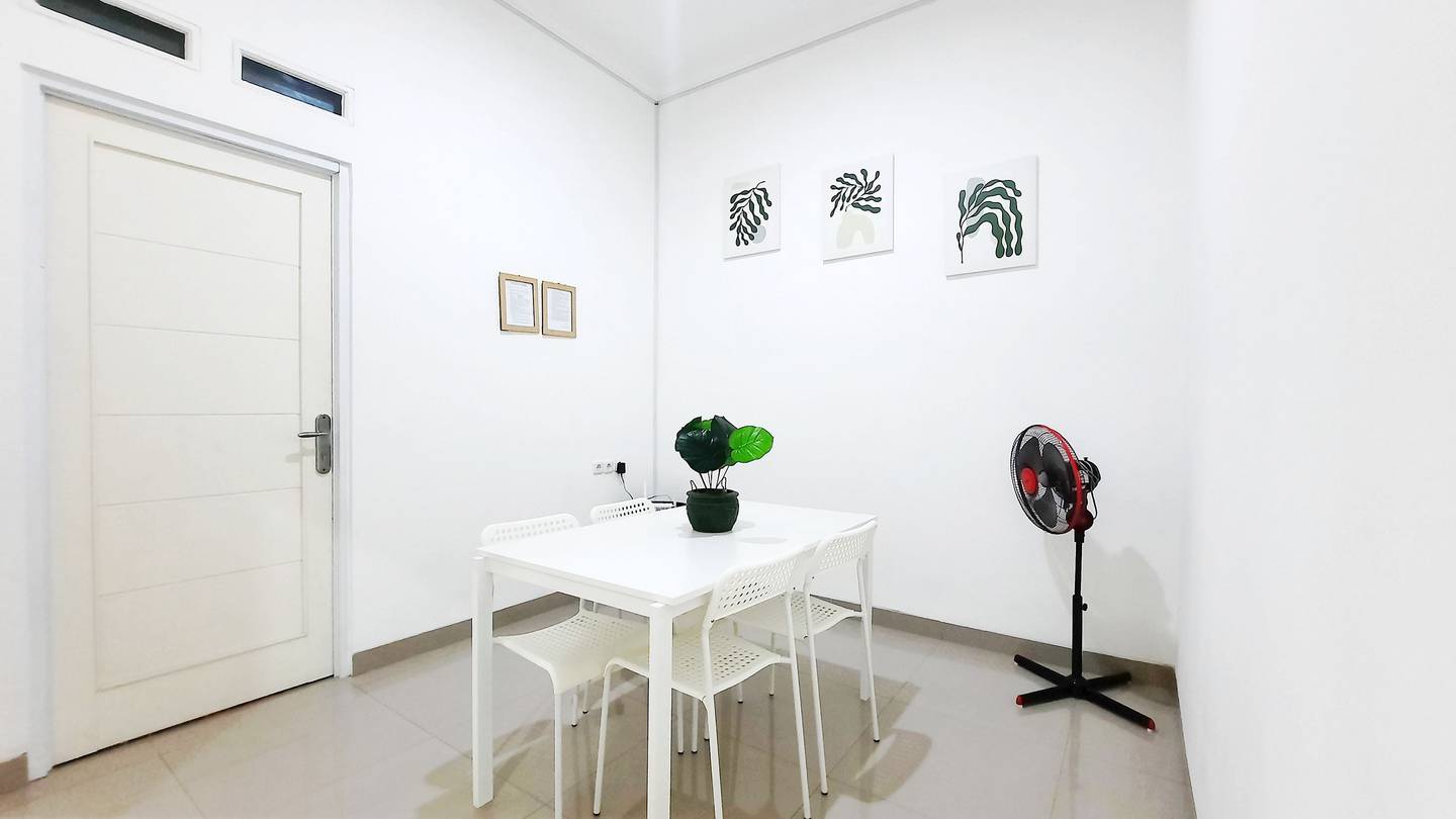 https://images.rukita.co/buildings/building/e055382b-0eef-47ff-97fa-aa9ff349b0e6.jpg