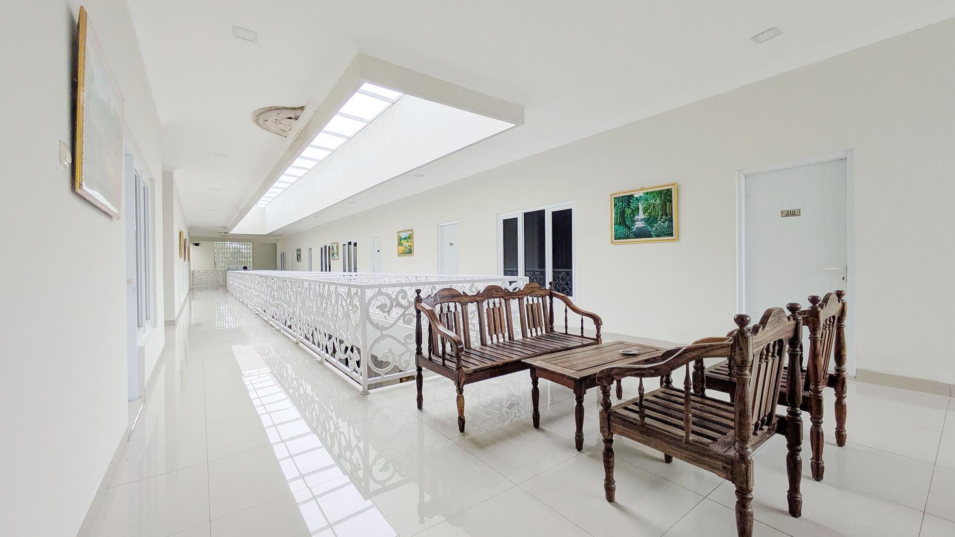 https://images.rukita.co/buildings/building/e1533930-81d.jpg