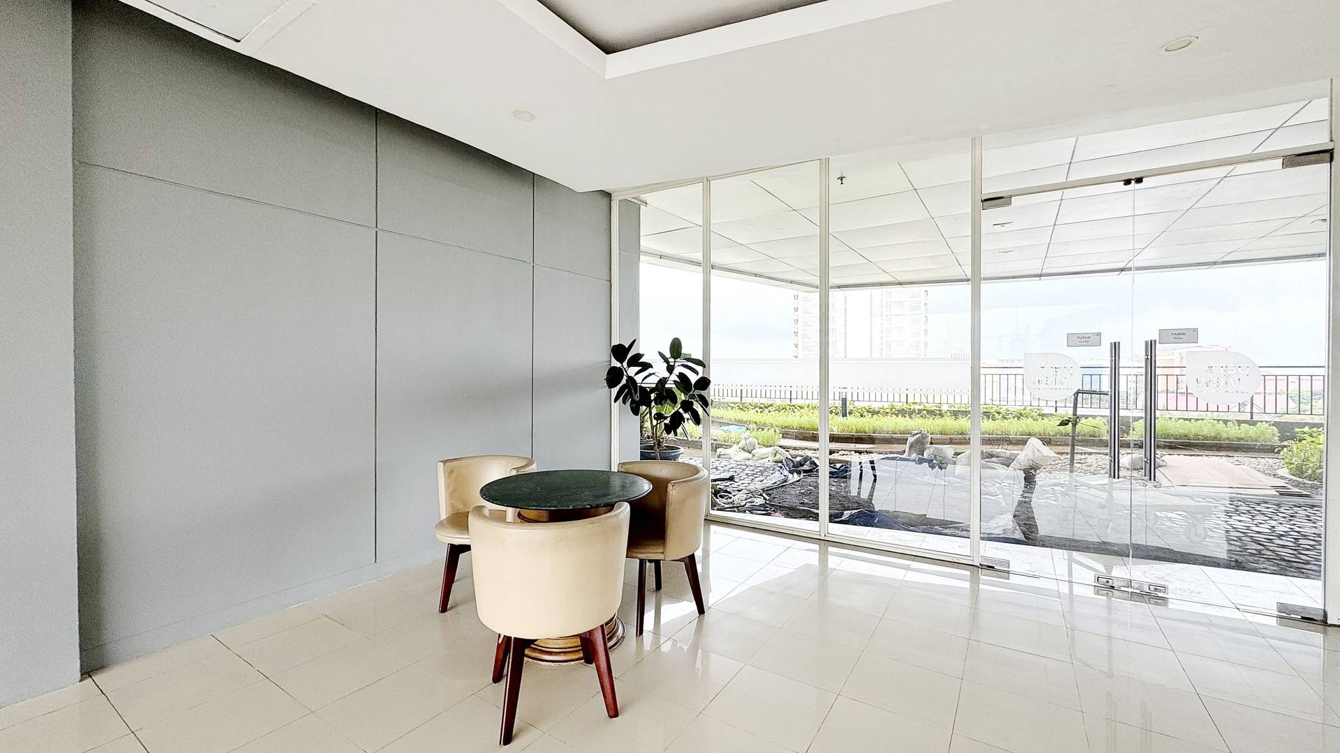 https://images.rukita.co/buildings/building/e25beac9-3fc5-4195-80e5-825e53e0245d.jpg