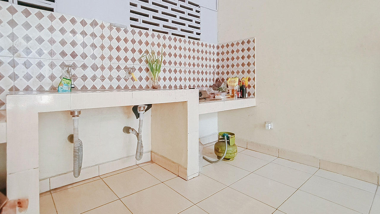 https://images.rukita.co/buildings/building/e2d146af-c9d.jpg