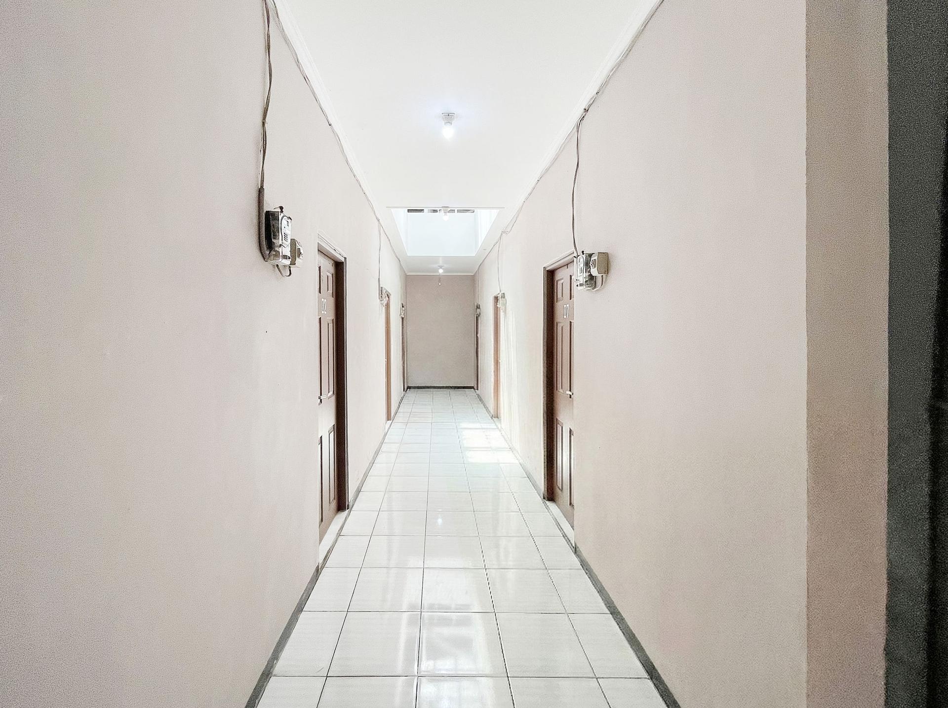https://images.rukita.co/buildings/building/e3aa97b0-6752-4726-a01d-71df28c4a3e8.jpg