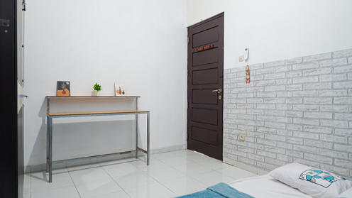 https://images.rukita.co/buildings/building/e3e5923f-23f.jpg