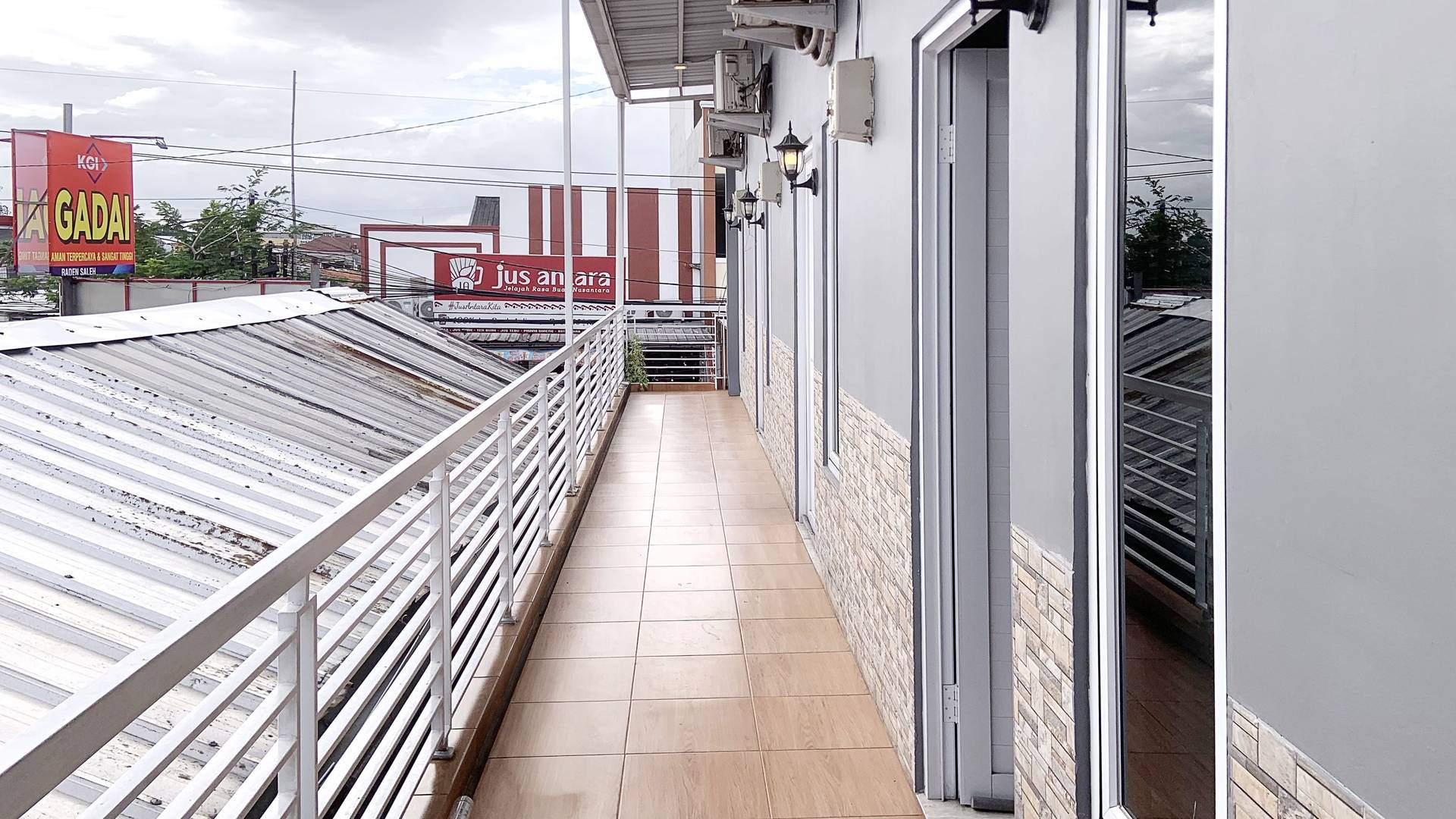 https://images.rukita.co/buildings/building/e4018158-96c2-4ff9-9df6-5ca60ff8fa04.jpg