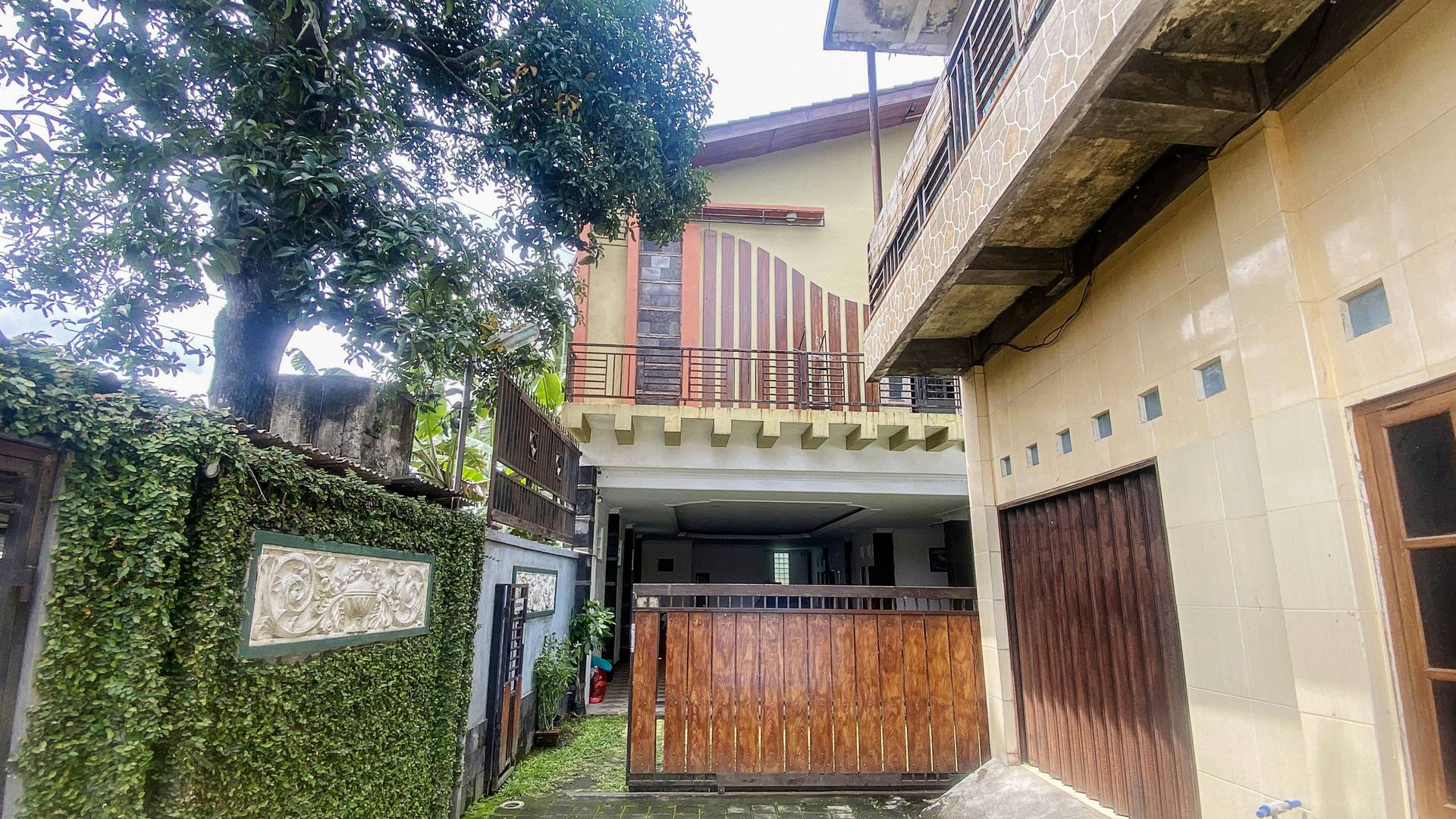 https://images.rukita.co/buildings/building/e51299a8-ab67-4d64-84ea-90dbf5e4fd0c.jpeg