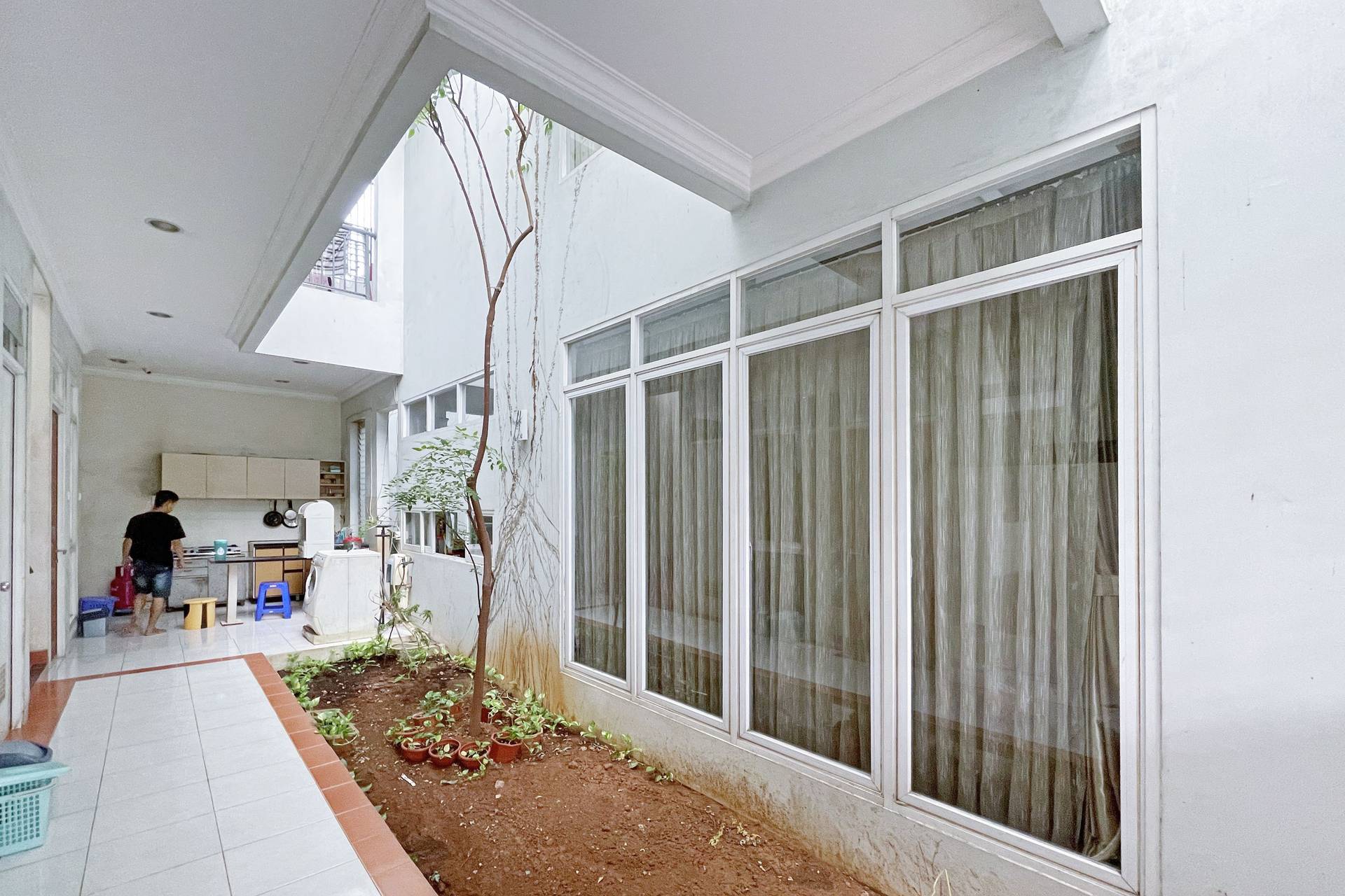 https://images.rukita.co/buildings/building/e51527ca-e12.jpg