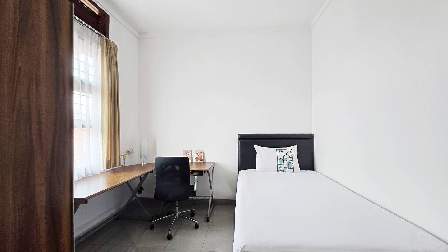https://images.rukita.co/buildings/building/e63e2c04-ef0.jpg