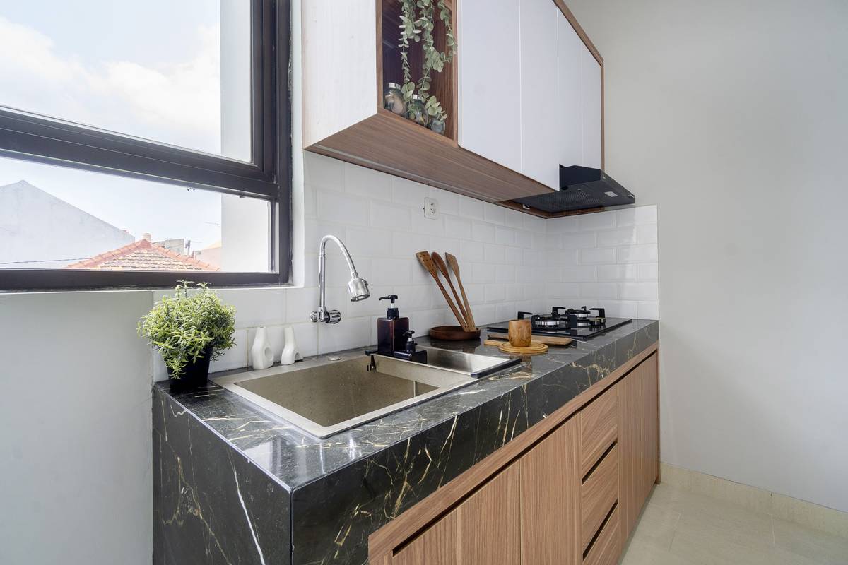 https://images.rukita.co/buildings/building/e69c38ff-2509-47e8-827c-943f2d8c8573.jpg