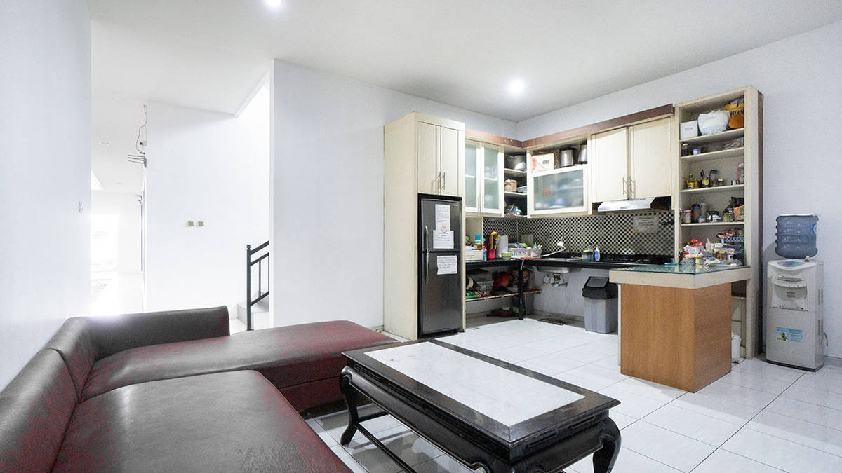https://images.rukita.co/buildings/building/e7cf4418-8ac.jpg
