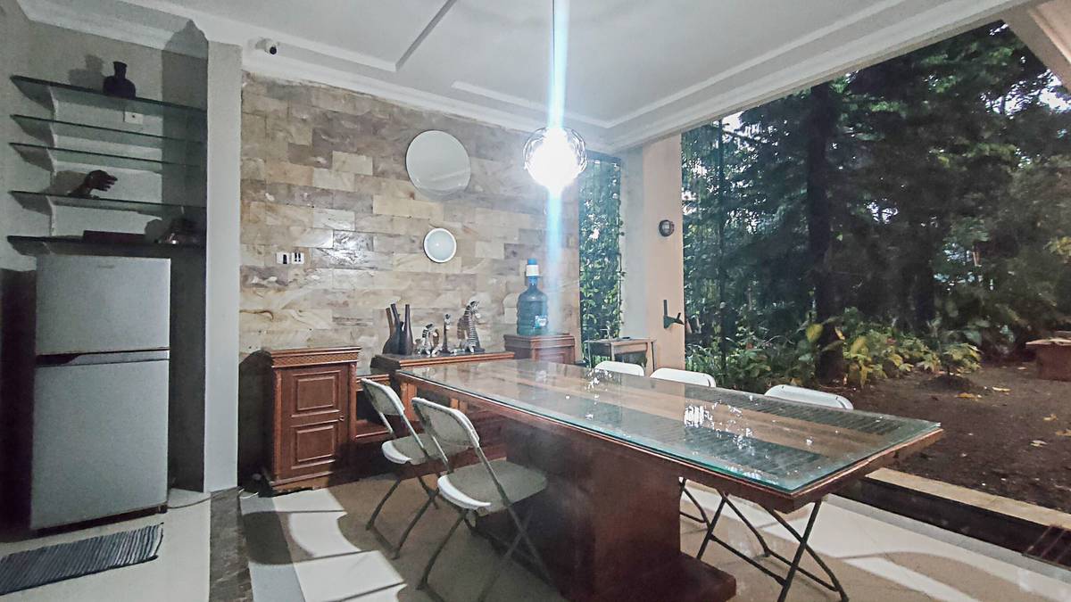 https://images.rukita.co/buildings/building/e7f49aa7-fe3.jpg