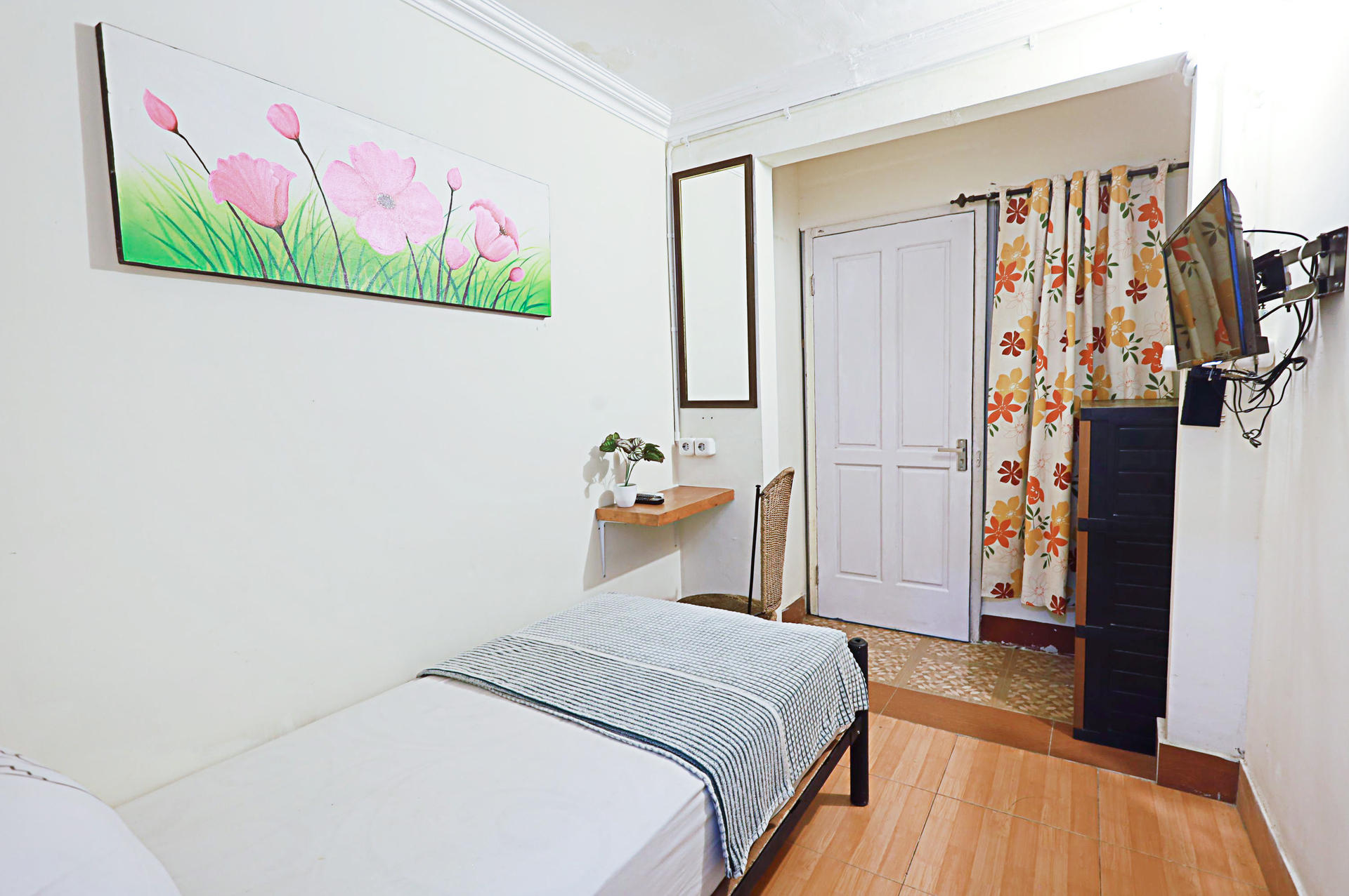 https://images.rukita.co/buildings/building/e8083b62-346.jpg
