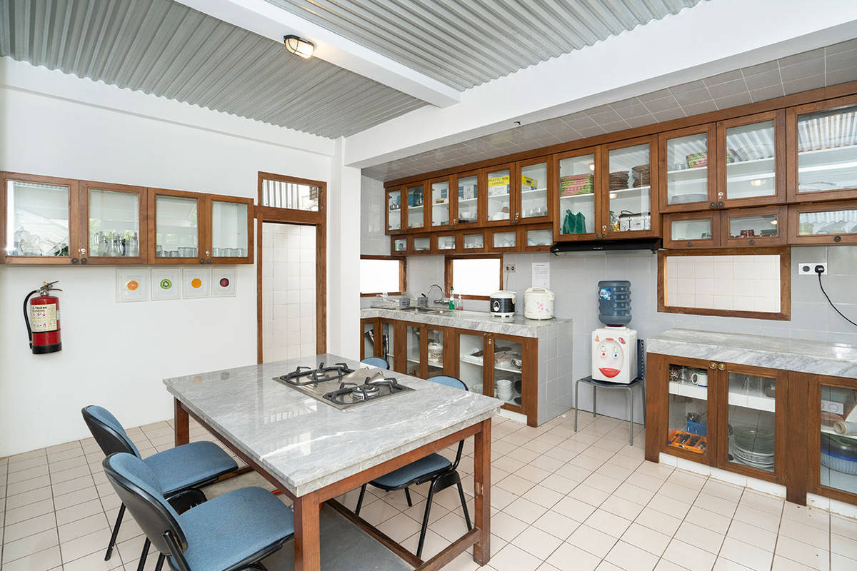 https://images.rukita.co/buildings/building/e93fb3a3-825.jpg