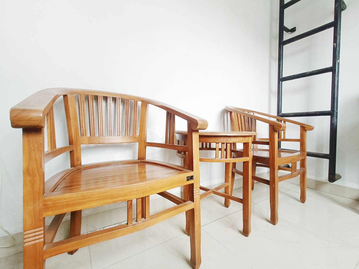 https://images.rukita.co/buildings/building/e9e4eb00-572.jpg