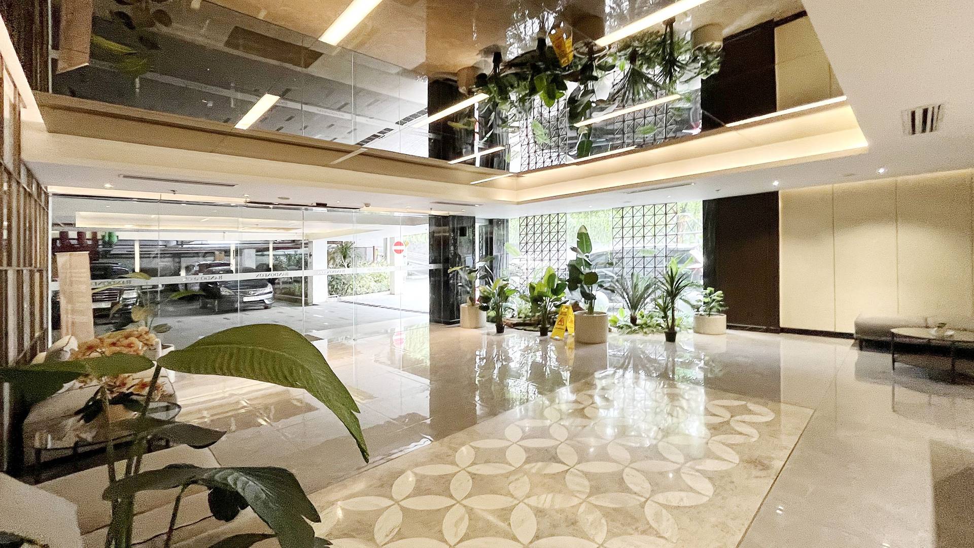 https://images.rukita.co/buildings/building/eb078c2f-f380-493f-a054-2f3627adf24f.jpg