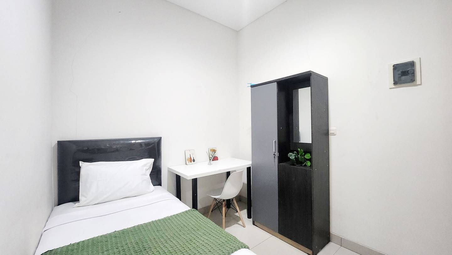 https://images.rukita.co/buildings/building/eb184e7f-624.jpg