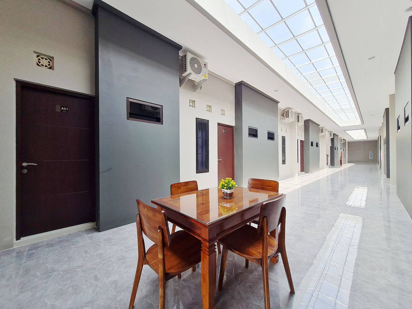 https://images.rukita.co/buildings/building/eba6b17c-3bf.jpg
