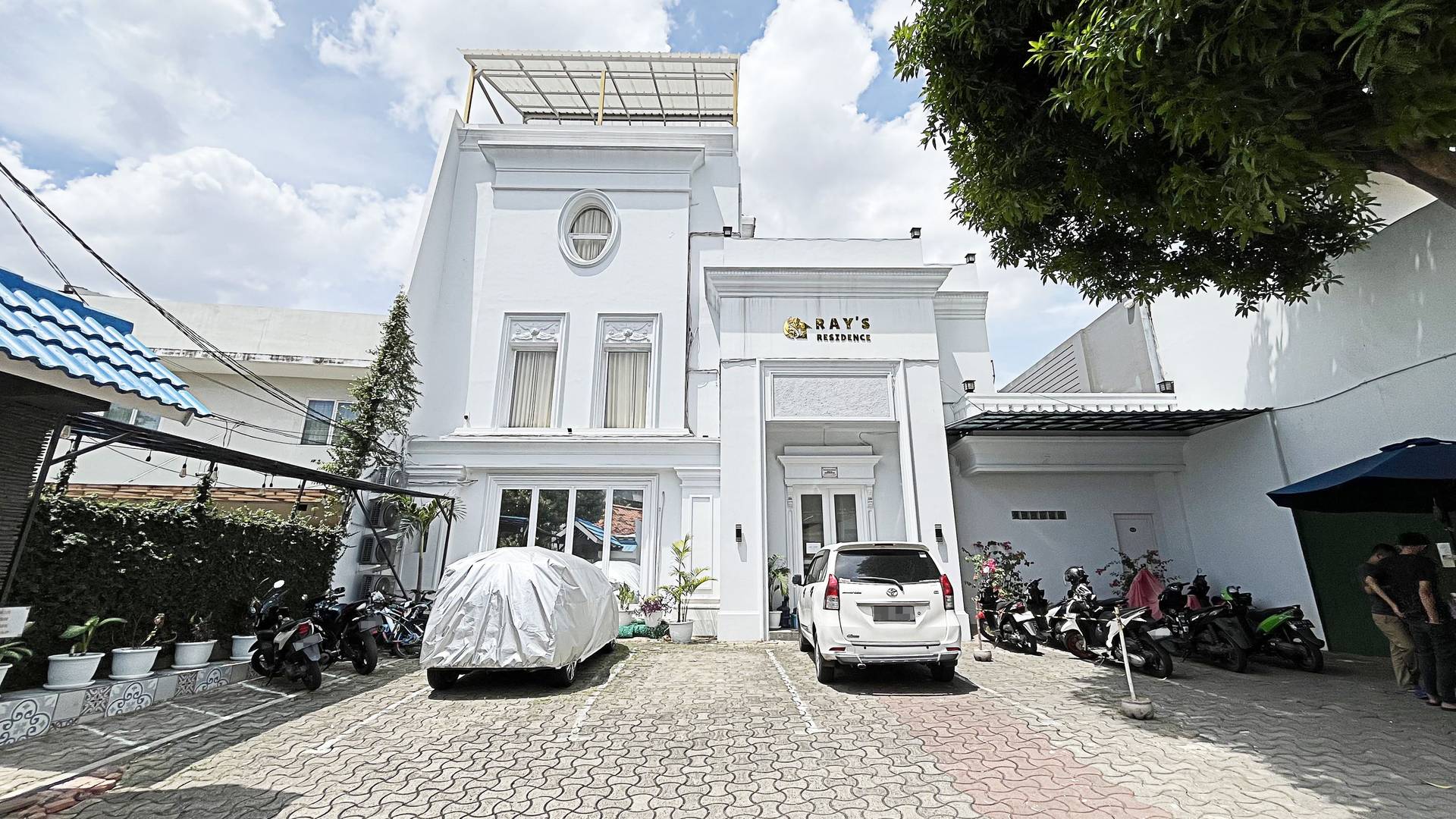 https://images.rukita.co/buildings/building/ecde9d3c-2bf.jpg