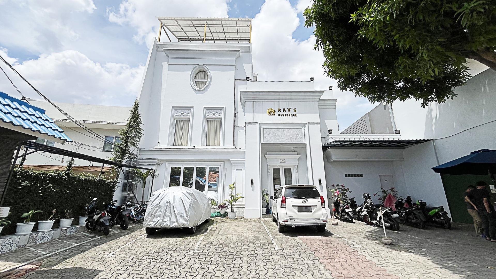 https://images.rukita.co/buildings/building/ecde9d3c-2bf.jpg