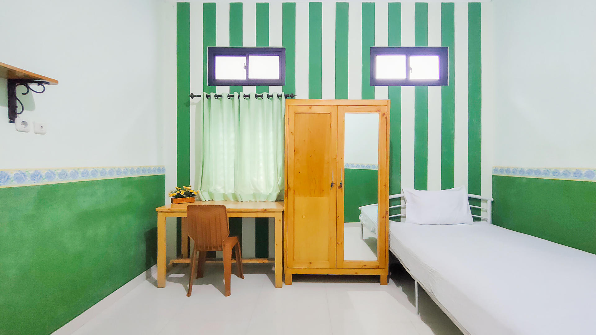 https://images.rukita.co/buildings/building/ee7ed973-578.jpg