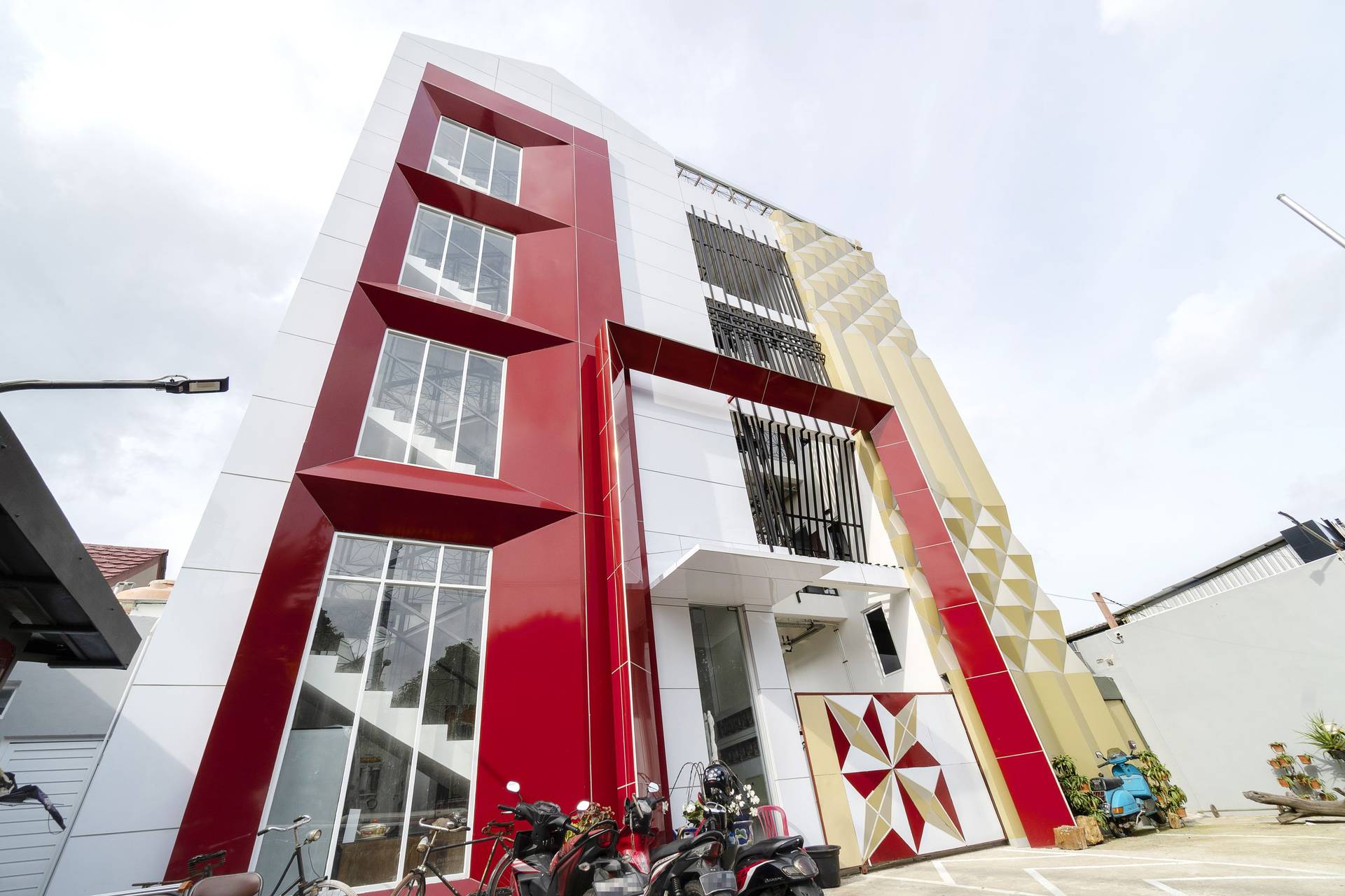 https://images.rukita.co/buildings/building/ee8bb17e-0867-4606-b0c8-ff2e361ed339.jpg
