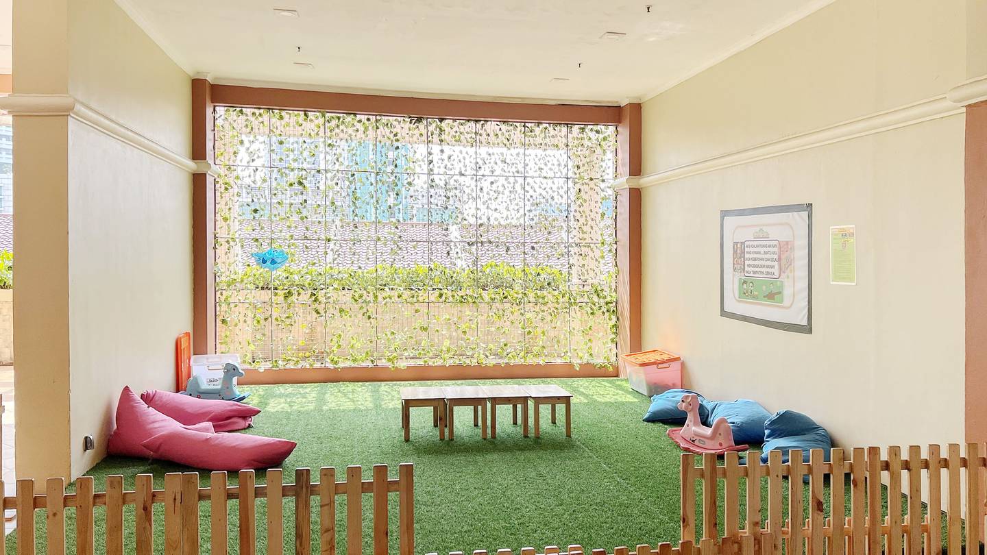 https://images.rukita.co/buildings/building/eee8153a-b79.jpg