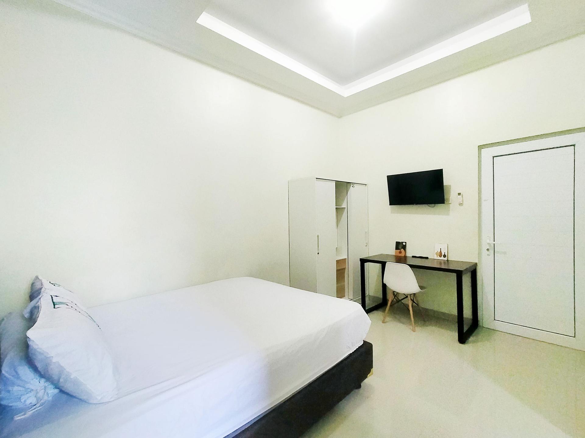 https://images.rukita.co/buildings/building/f04535c0-955e-4cbd-b343-04f41f24139c.jpg