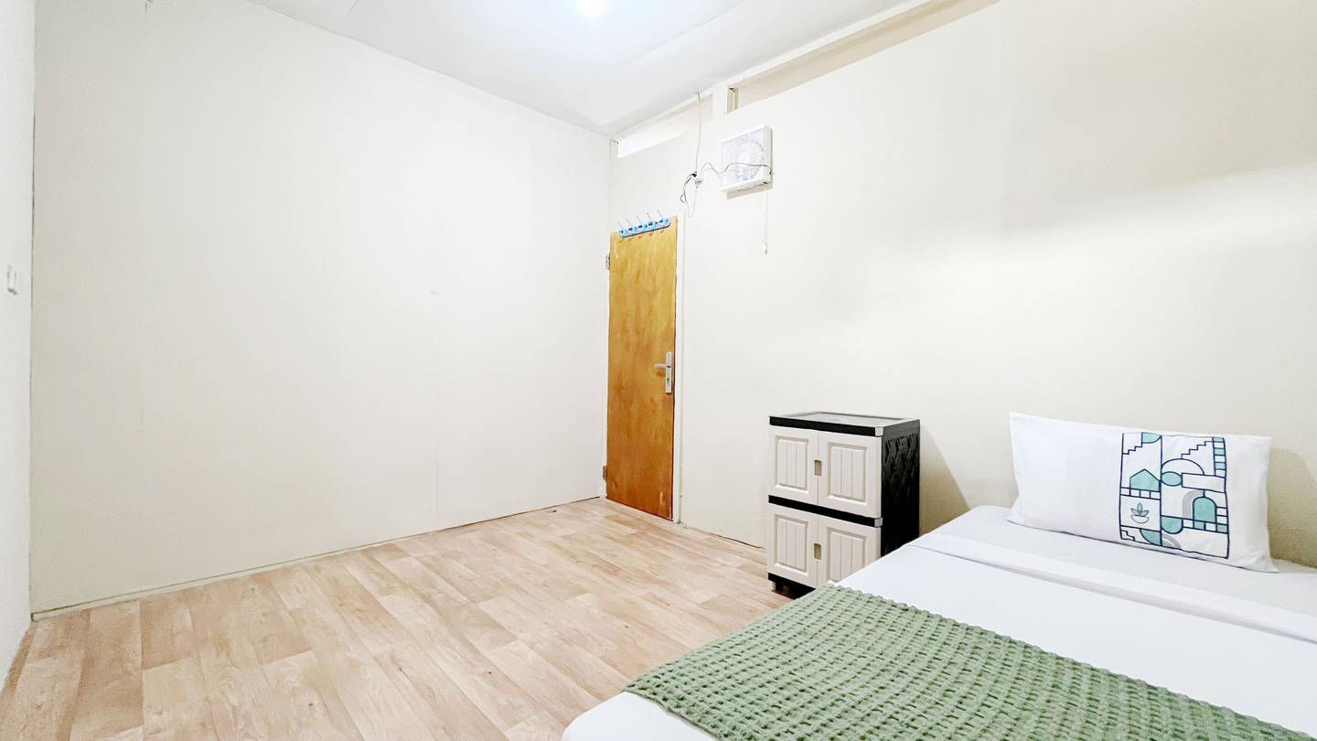 https://images.rukita.co/buildings/building/f0475a2e-2a6.jpg