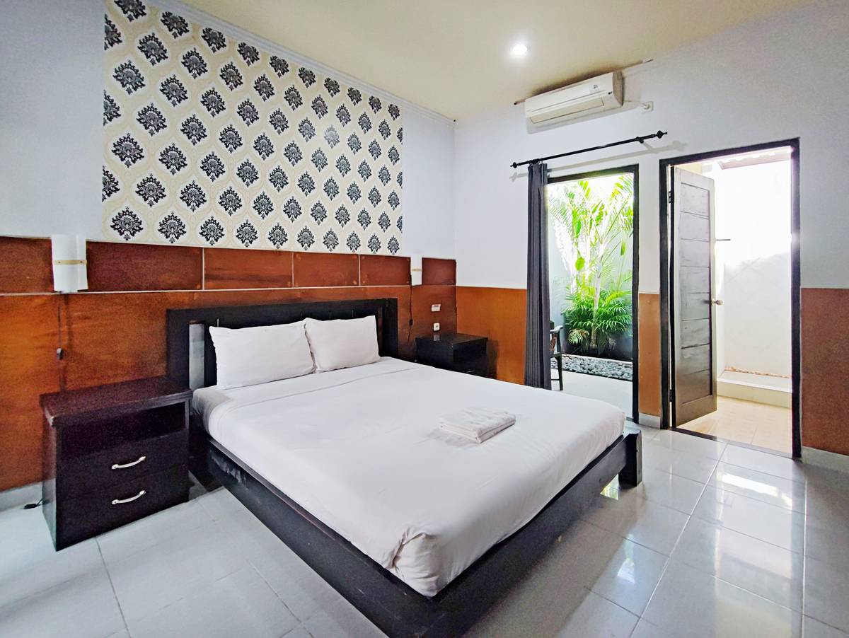 https://images.rukita.co/buildings/building/f12095bc-976.jpg