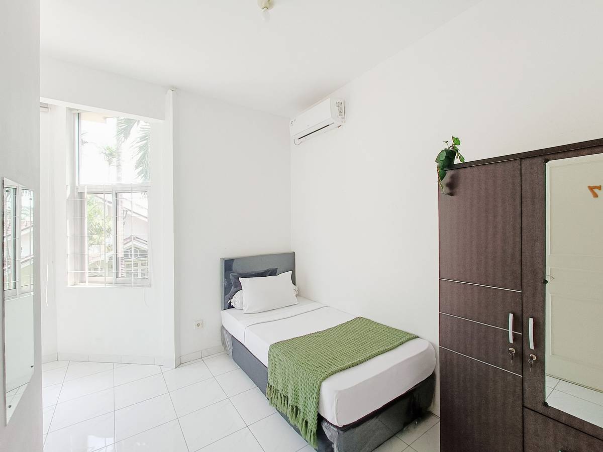 https://images.rukita.co/buildings/building/f128f167-409.jpg
