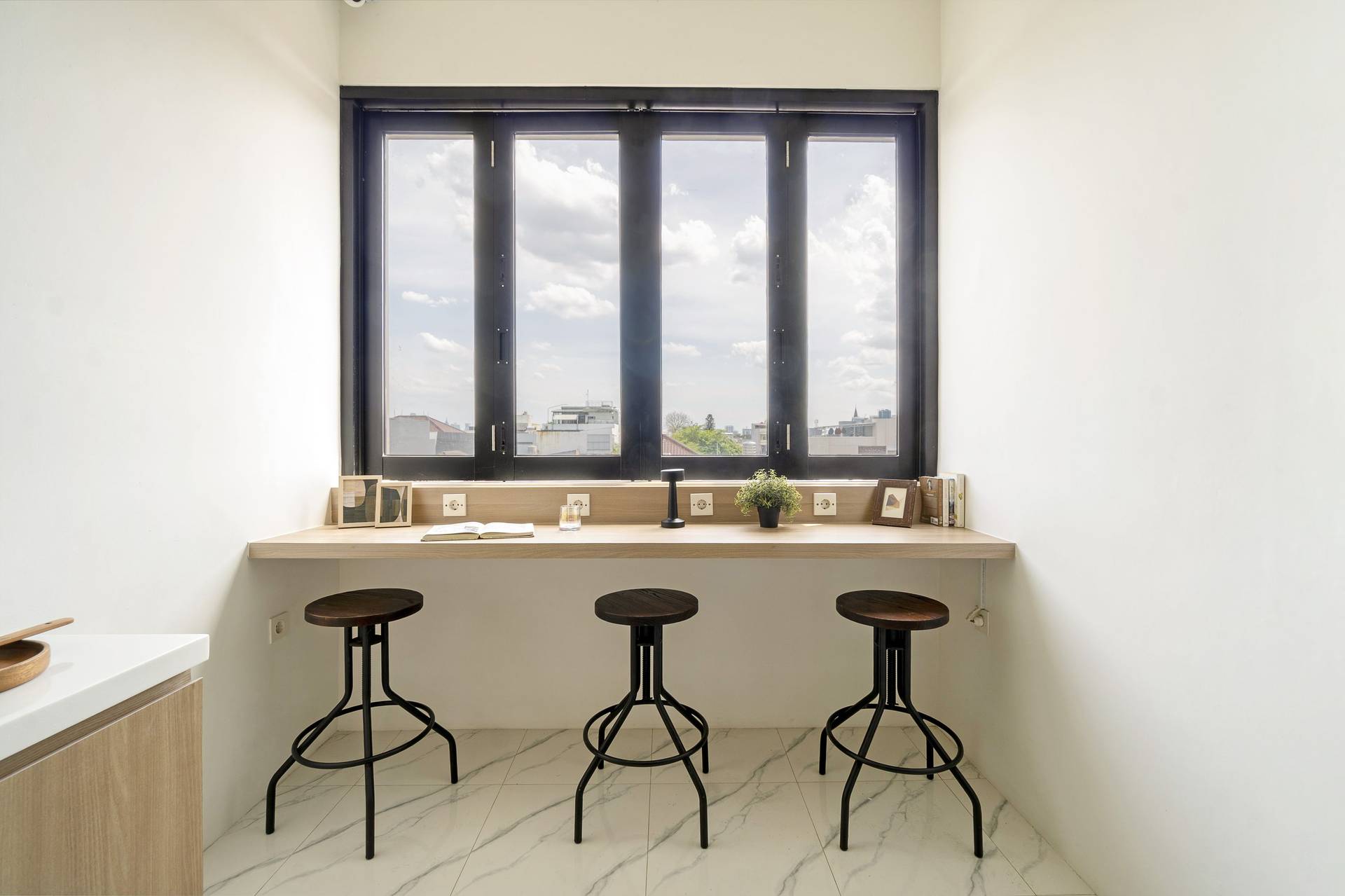 https://images.rukita.co/buildings/building/f155a2a1-6159-4cc3-971a-a2a01c4480ce.jpg