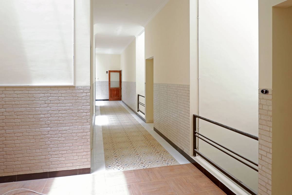 https://images.rukita.co/buildings/building/f17f6bd8-122.jpg