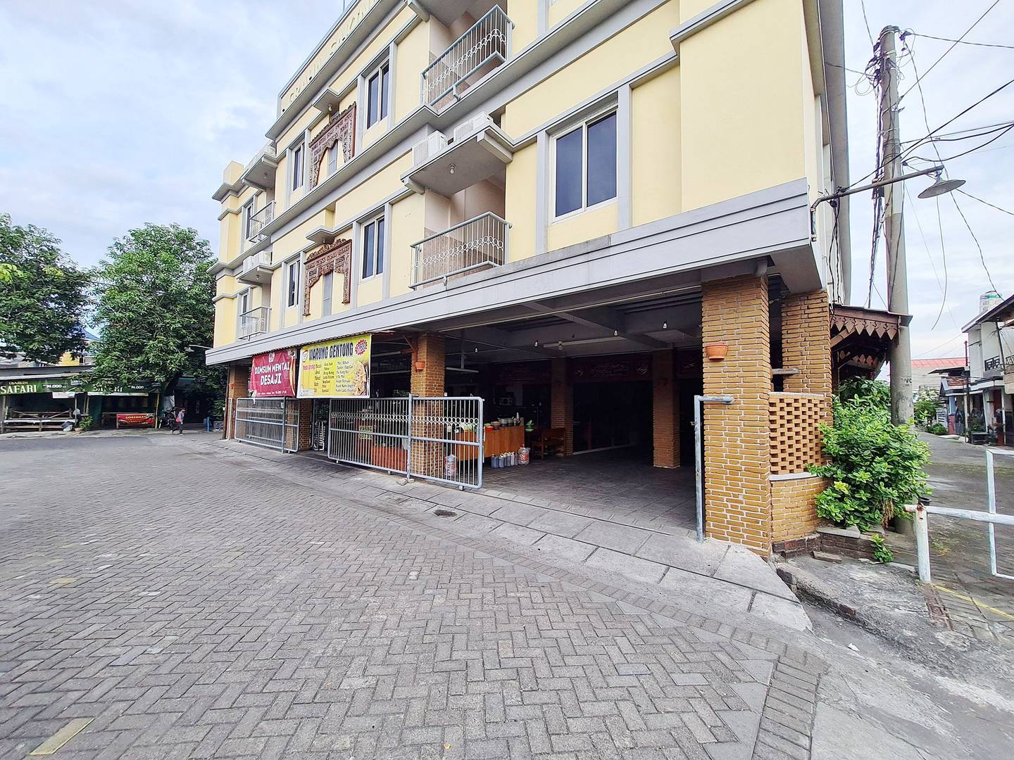 https://images.rukita.co/buildings/building/f196b274-b1a.jpg