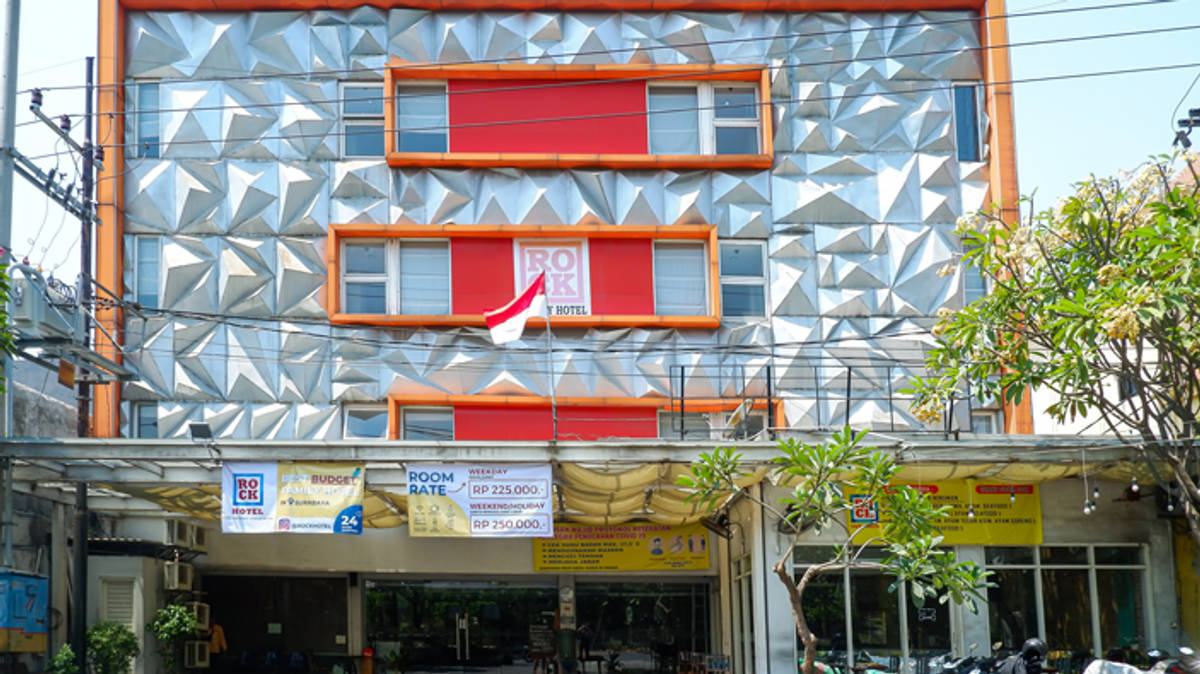 https://images.rukita.co/buildings/building/f1b7062a-3a5.jpg