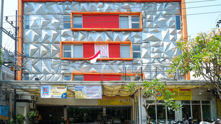 https://images.rukita.co/buildings/building/f1b7062a-3a5.jpg