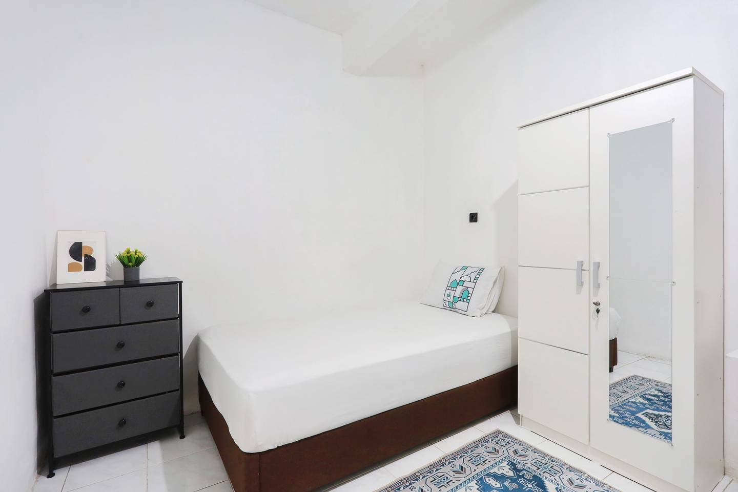 https://images.rukita.co/buildings/building/f1ff626e-3ae.jpg