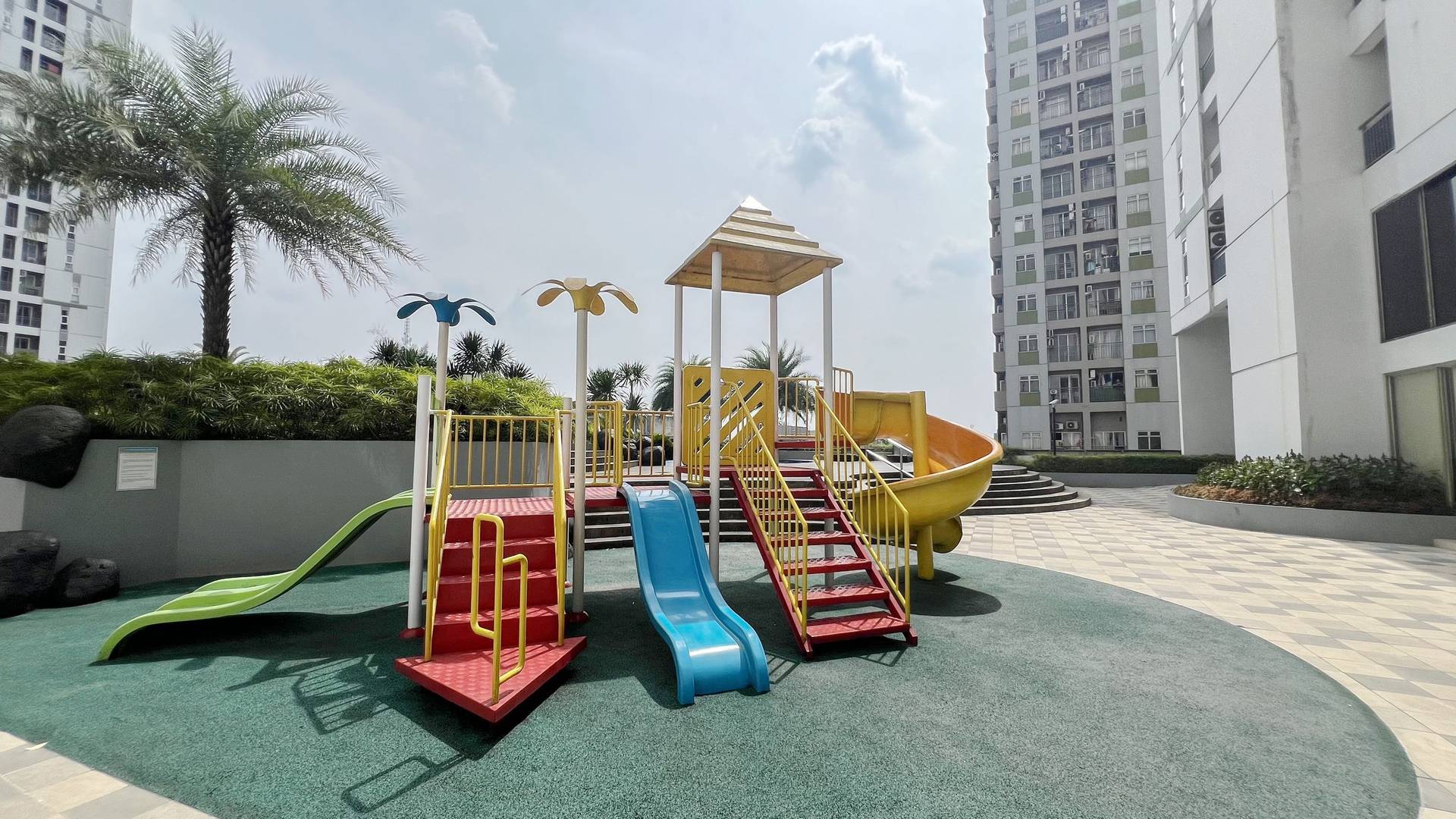 https://images.rukita.co/buildings/building/f2301873-8174-42a5-b35e-a16e2225e852.jpg