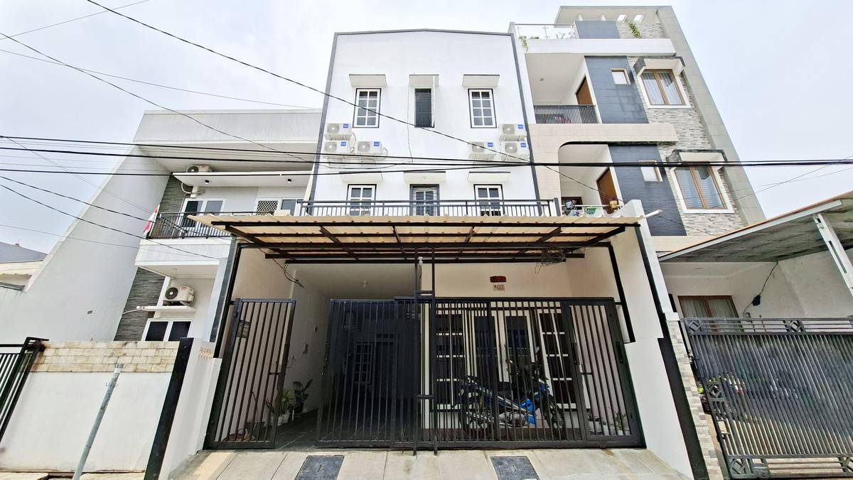 https://images.rukita.co/buildings/building/f2ef6676-0de0-476e-80ad-275fe84ddd06.jpg