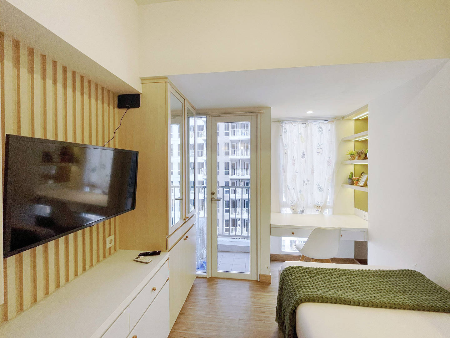 https://images.rukita.co/buildings/building/f389e022-5bb.jpg