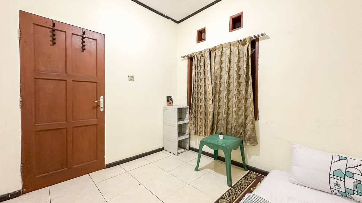 https://images.rukita.co/buildings/building/f3ad7540-170.jpg