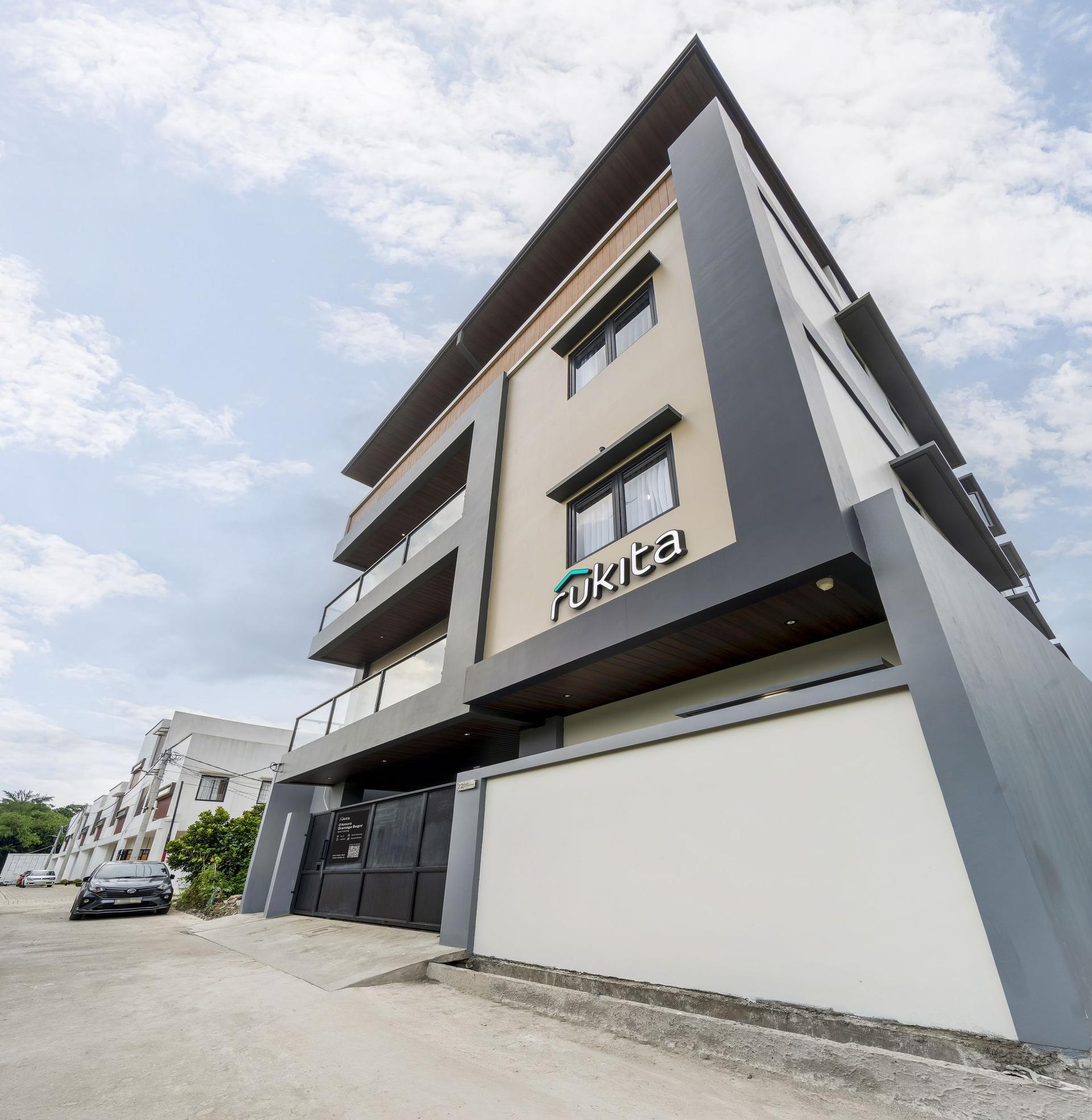 https://images.rukita.co/buildings/building/f49560d9-4551-425c-87d2-b58d0b47a74d.jpg
