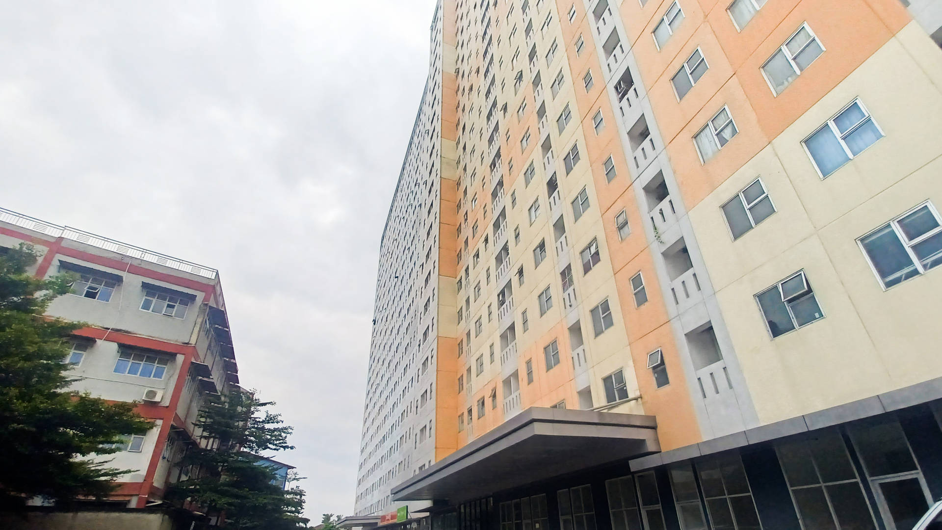 https://images.rukita.co/buildings/building/f4a95566-c7d4-4a34-b7a8-4d78a20ddcd8.jpg