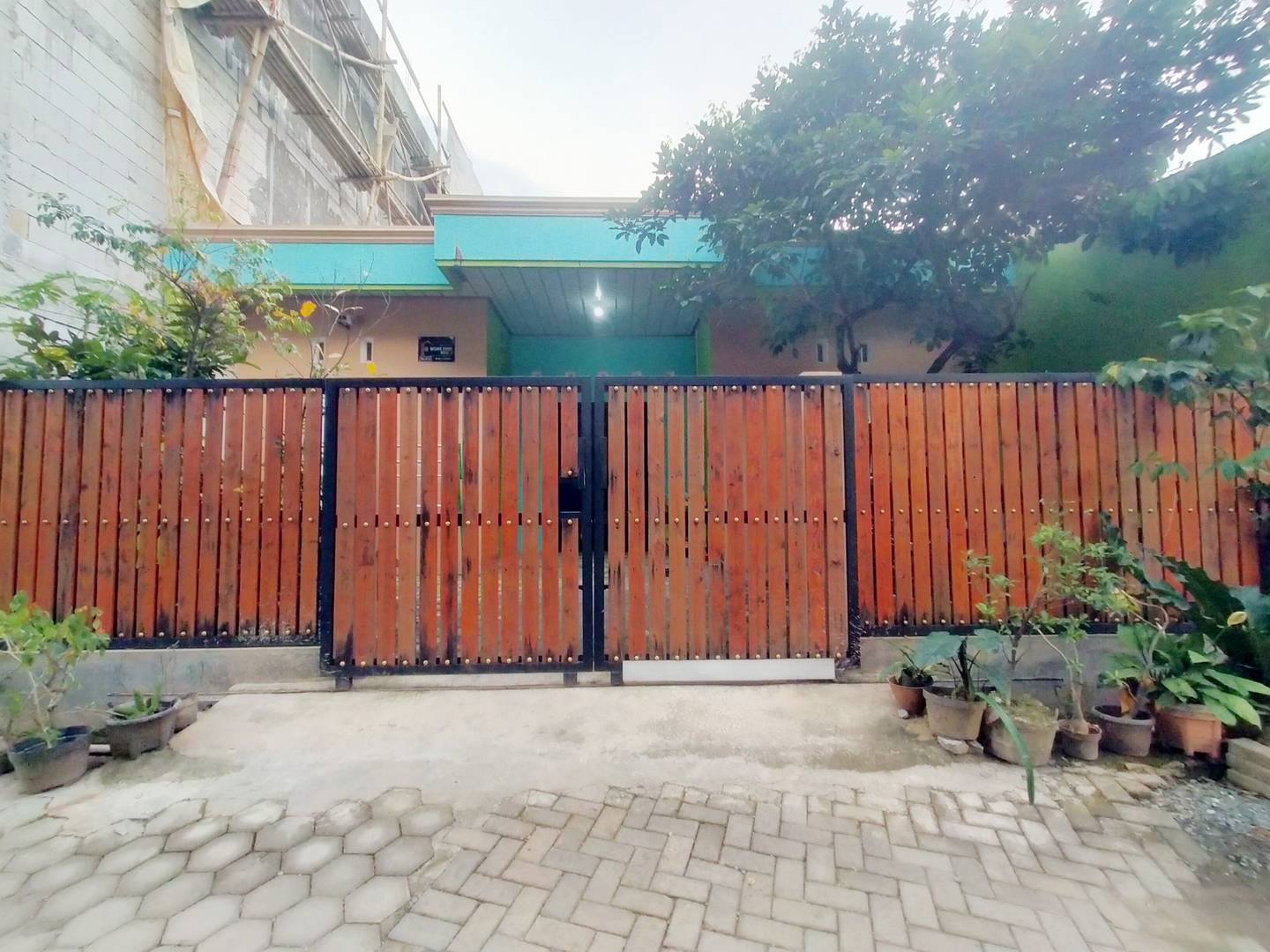 https://images.rukita.co/buildings/building/f4c3eeeb-b957-4723-bc90-ffff75771166.jpg