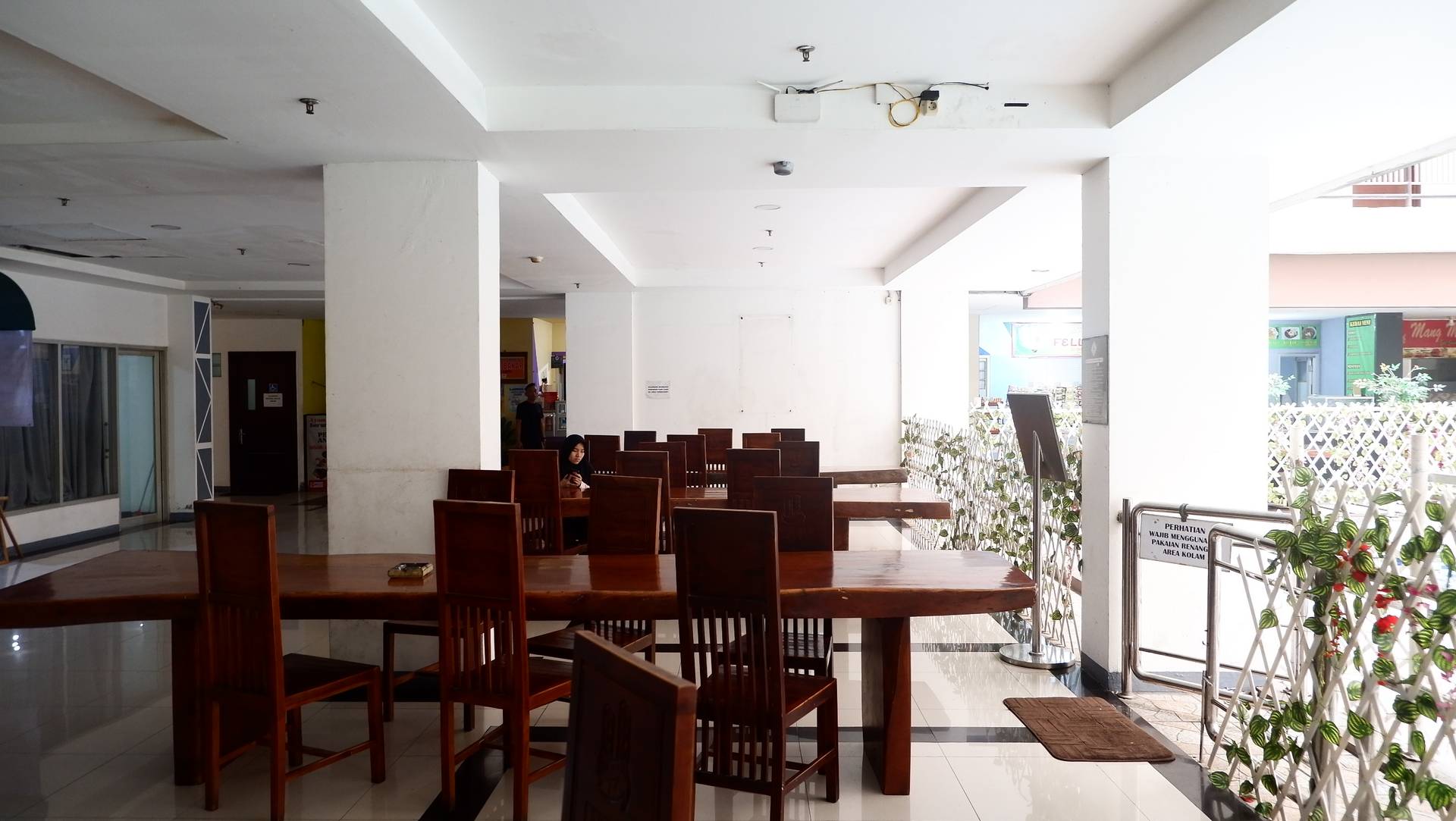 https://images.rukita.co/buildings/building/f50e3b75-2e2.jpg