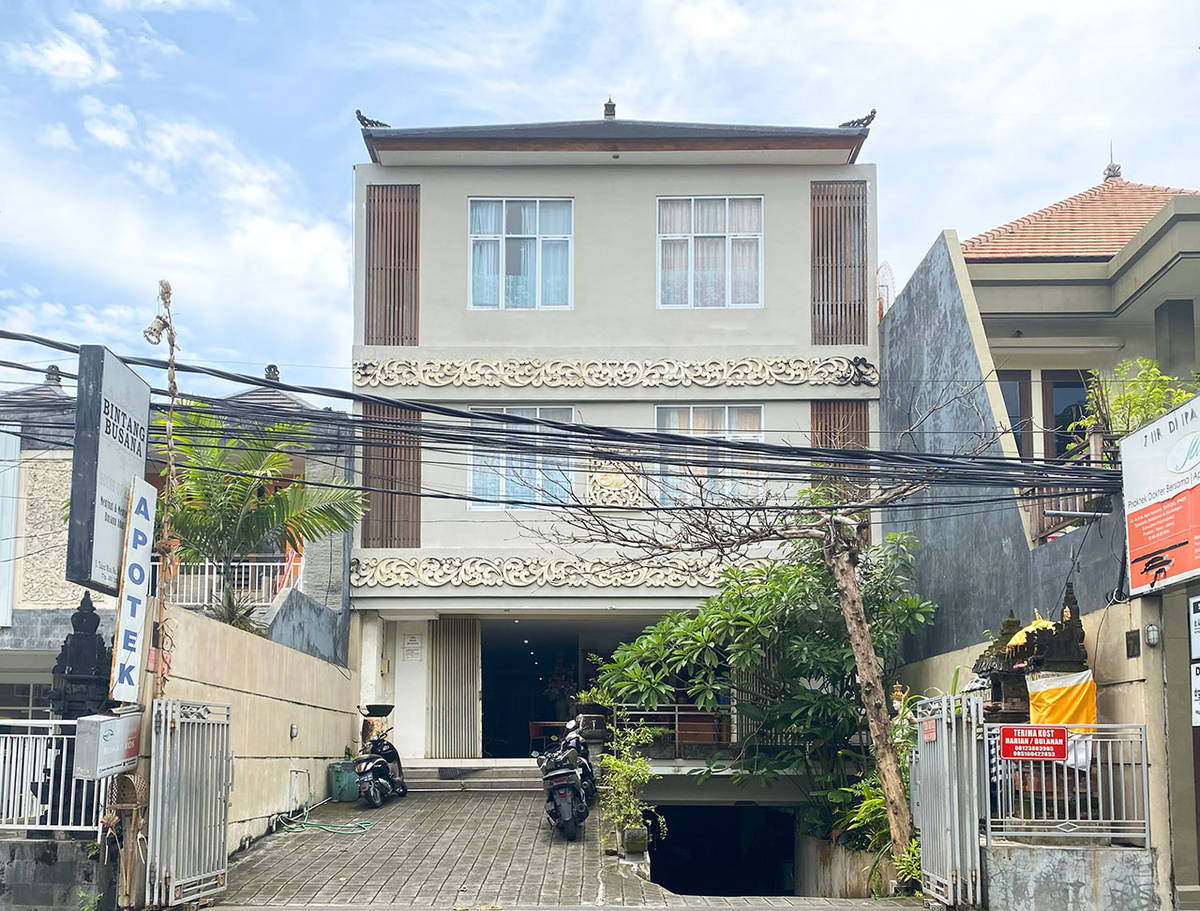 https://images.rukita.co/buildings/building/f603138d-189.jpg