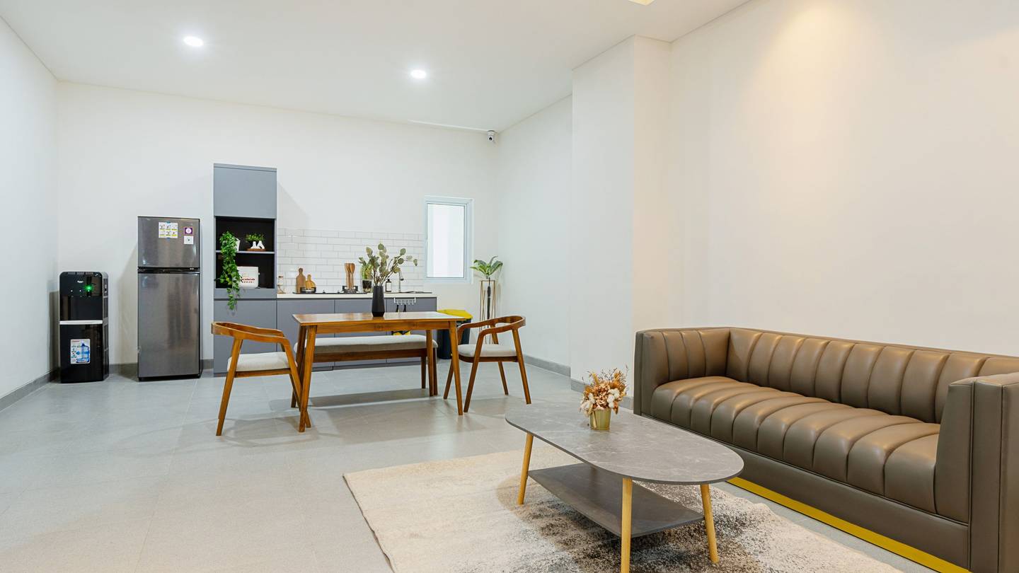 https://images.rukita.co/buildings/building/f68638ad-325.jpg