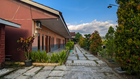 https://images.rukita.co/buildings/building/f6ba1422-79b.jpg