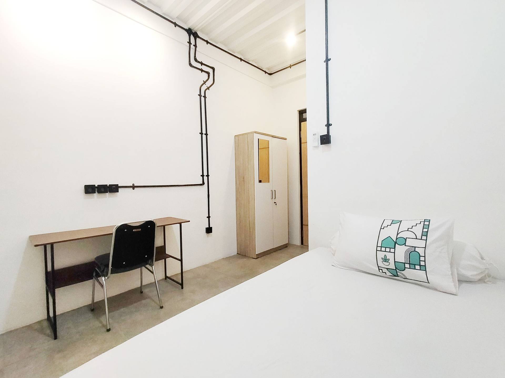 https://images.rukita.co/buildings/building/f6d0efc8-a502-4c28-a5b4-ac1a96b0798c.jpg
